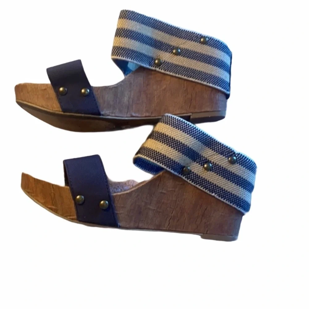 Cato Blue & Striped Wedge Sandals With Faux Wood Sole & Stud Detail Size 8M